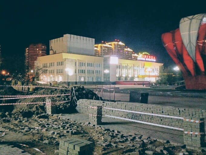 В Наро-Фоминске начался ремонт Молодёжной площади: заменят трубы, сделают новый фонтан и посадят деревья
